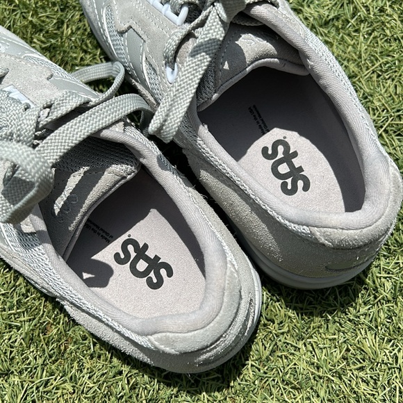 Like New SAS Women’s Tour Mesh Lace Up Sneaker, Size 6.5 WW, Dust Color - Picture 4 of 12